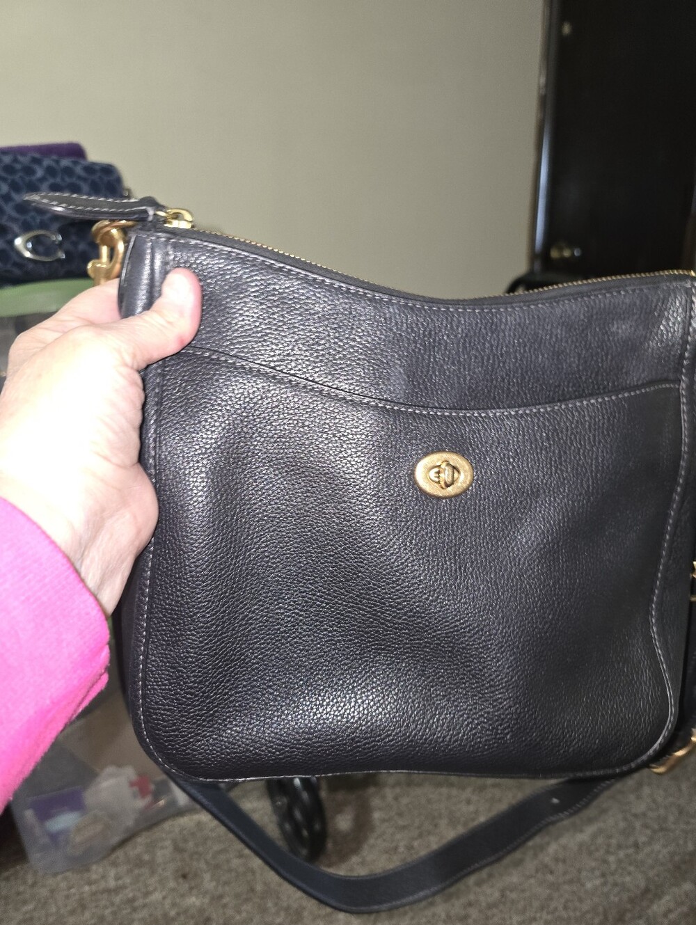 Classic Chaise Black Leather Crossbody Bag - Picture 3 of 9